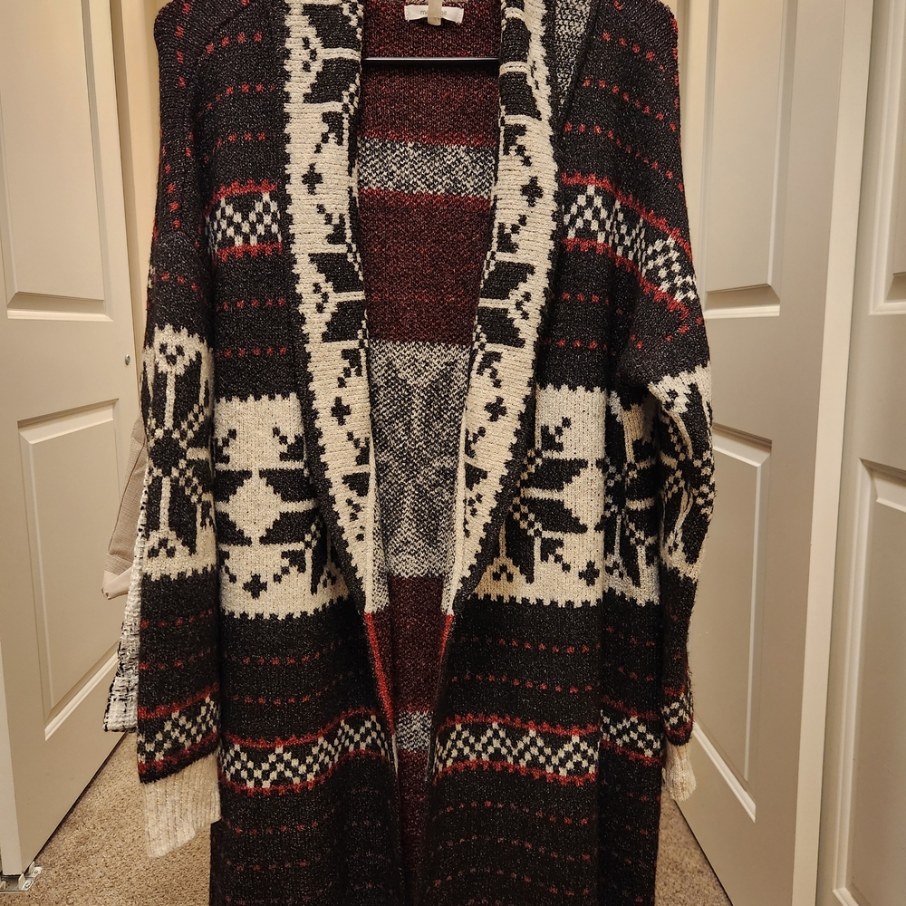 Cozy Black and Cream Patterned Women's Sweater
